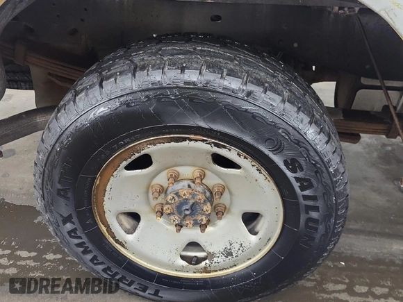 2008 Ford F-250 XL z VIN 1FTSW20538EE05153, wystawiony jako IAAI lot #42554757 z przebiegiem 162 318 mil mil oraz . Historia ofert i sprzedaży dostępna na DreamBid. Obrazek 59.