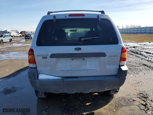 2002 Ford Escape XLT Choice with VIN 1FMYU03172KB66305, listed as a Copart auction lot 41917155 with 135,184 mi miles and Clean Title. Bid and sale history available at carsss.com. Image 6.