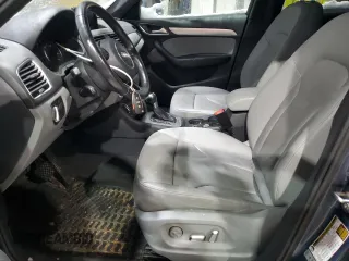 2017 Audi Q3 Premium Plus z VIN WA1JCCFS1HR005828, wystawiony jako Copart lot #86447374 z przebiegiem Nie podano mil oraz Tytuł czysty. Historia ofert i sprzedaży dostępna na DreamBid. Obrazek 7.