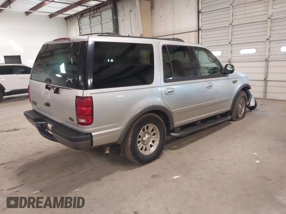 2000 Ford Expedition XLT with VIN 1FMRU1569YLB32940, listed as a IAAI auction lot 41316582 with 290,095 mi miles. Bid and sale history available at carsss.com. Image 4.