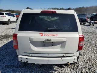 2007 Jeep Patriot Sport with VIN 1J8FT28W07D398750, listed as a Copart auction lot 44977885 with 212,185 mi miles and Non Repairable. Bid and sale history available at DreamBid. Image 6.