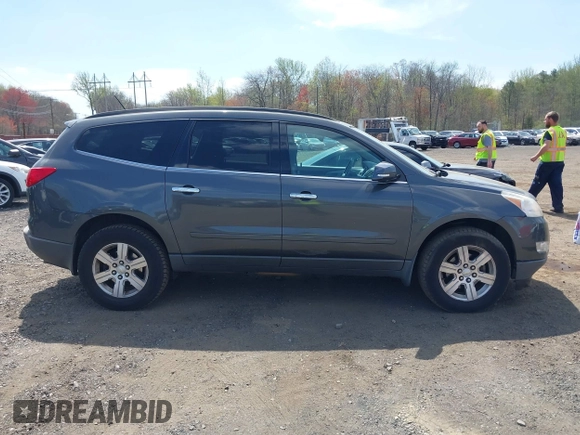 2011 Chevrolet Traverse 1LT z VIN 1GNKRGED1BJ359820, wystawiony jako IAAI lot #42095000 z przebiegiem 80 117 mil mil oraz . Historia ofert i sprzedaży dostępna na DreamBid. Obrazek 13.