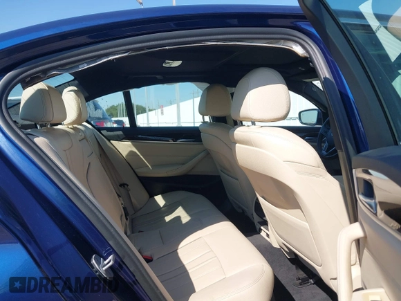 2020 BMW 5 Series 530i z VIN WBAJR3C03LCD11920, wystawiony jako IAAI lot #40532169 z przebiegiem 26 023 mil mil oraz . Historia ofert i sprzedaży dostępna na DreamBid. Obrazek 8.