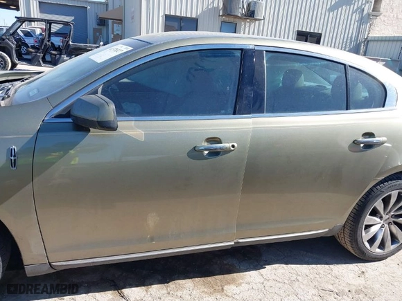 2013 Lincoln MKS with VIN 1LNHL9DK6DG606440, listed as a IAAI auction lot 41378327 with 190192 miles. Bid and sale history available at carsss.com. Image 14.