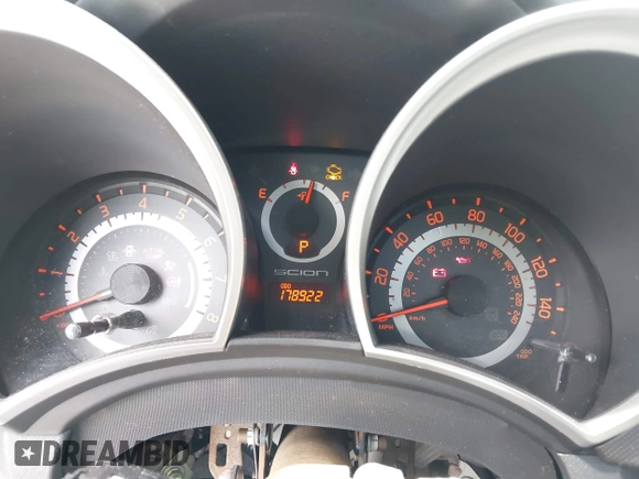 2015 Scion tC z VIN JTKJF5C79F3093318, wystawiony jako IAAI lot #42186403 z przebiegiem 178 922 mil mil oraz . Historia ofert i sprzedaży dostępna na DreamBid. Obrazek 7.