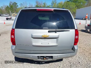 2014 Chevrolet Suburban LT with VIN 1GNSCJE06ER105294, listed as a IAAI auction lot 41687882 with 200,698 mi miles. Bid and sale history available at carsss.com. Image 16.