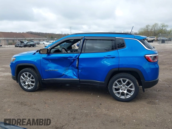 2023 Jeep Compass Latitude Lux z VIN 3C4NJDFN6PT513988, wystawiony jako IAAI lot #42166572 z przebiegiem 18 955 mil mil oraz . Historia ofert i sprzedaży dostępna na DreamBid. Obrazek 14.