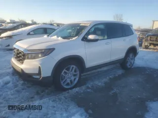 2024 Honda Passport EX-L z VIN 5FNYF8H52RB014593, wystawiony jako Copart lot #87750545 z przebiegiem 6081 mil mil oraz Szkody całkowita. Historia ofert i sprzedaży dostępna na DreamBid. Obrazek 1.