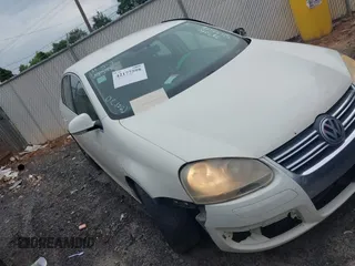 2006 Volkswagen Jetta 2.5L z VIN 3VWRF71K76M787045, wystawiony jako IAAI lot #42177598 z przebiegiem 275 169 mil mil oraz . Historia ofert i sprzedaży dostępna na DreamBid. Obrazek 1.