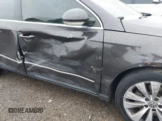 2008 Volkswagen Passat Komfort with VIN WVWAK73C88P052203, listed as a IAAI auction lot 42461111 with 197,988 mi miles and . Bid and sale history available at DreamBid. Image 6.
