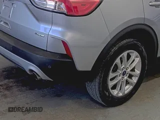 2022 Ford Escape SE z VIN 1FMCU9G62NUB41499, wystawiony jako IAAI lot #42882459 z przebiegiem 68 496 mil mil oraz . Historia ofert i sprzedaży dostępna na DreamBid. Obrazek 1.
