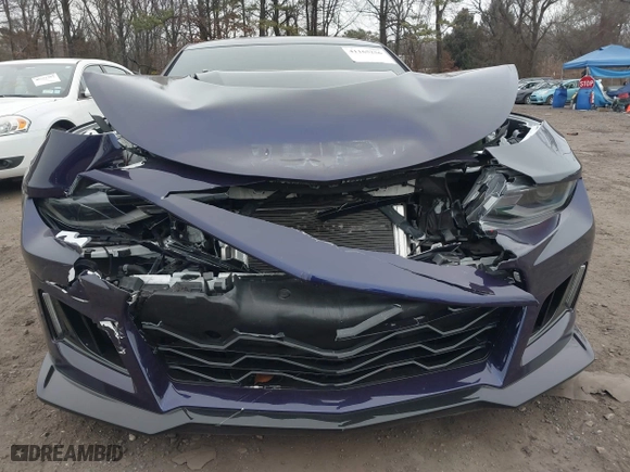 2019 Chevrolet Camaro ZL1 with VIN 1G1FK1R68K0144103, listed as a IAAI auction lot 41165256 with 33,563 mi miles. Bid and sale history available at carsss.com. Image 6.