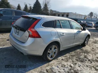 2015 Volvo V60 T5 Drive-E Premier with VIN YV140MEB7F1200244, listed as a Copart auction lot 88470135 with 250,803 mi miles and Salvage Title. Bid and sale history available at carsss.com. Image 3.