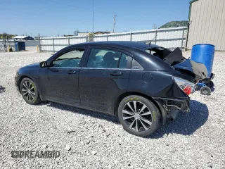 2014 Chrysler 200 Touring z VIN 1C3CCBBGXEN152330, wystawiony jako Copart lot #52295375 z przebiegiem 211 585 mil mil oraz Szkoda całkowita • Salvage title. Historia ofert i sprzedaży dostępna na DreamBid. Obrazek 2.