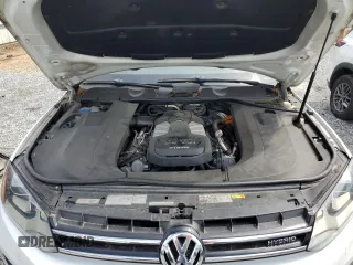 2013 Volkswagen Touareg z VIN WVGEG9BP7DD001849, wystawiony jako Copart lot #60208005 z przebiegiem 120 741 mil mil oraz Czysty tytuł • Clean title. Historia ofert i sprzedaży dostępna na DreamBid. Obrazek 12.