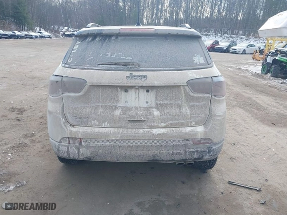 2019 Jeep Compass Latitude with VIN 3C4NJDBB9KT839577, listed as a IAAI auction lot 41421860 with 90,930 mi miles. Bid and sale history available at carsss.com. Image 17.