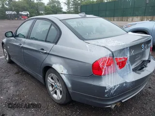 2011 BMW 3 Series 328i xDrive z VIN WBAPK5G56BNN30421, wystawiony jako IAAI lot #42536633 z przebiegiem Nie podano mil oraz . Historia ofert i sprzedaży dostępna na DreamBid. Obrazek 3.
