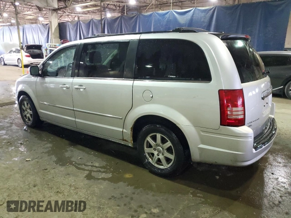 2010 Chrysler Town & Country Touring Plus z VIN 2A4RR8DX8AR414616, wystawiony jako Copart lot #52289845 z przebiegiem 211 759 mil mil oraz Czysty tytuł • Clean title. Historia ofert i sprzedaży dostępna na DreamBid. Obrazek 2.