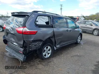 2019 Toyota Sienna L z VIN 5TDZZ3DC3KS988944, wystawiony jako IAAI lot #42019544 z przebiegiem 237 106 mil mil oraz . Historia ofert i sprzedaży dostępna na DreamBid. Obrazek 4.