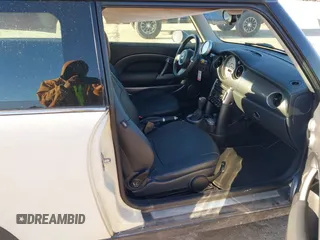 2006 MINI Hardtop with VIN WMWRC335X6TK16871, listed as a IAAI auction lot 41846929 with 145,709 mi miles and . Bid and sale history available at DreamBid. Image 5.