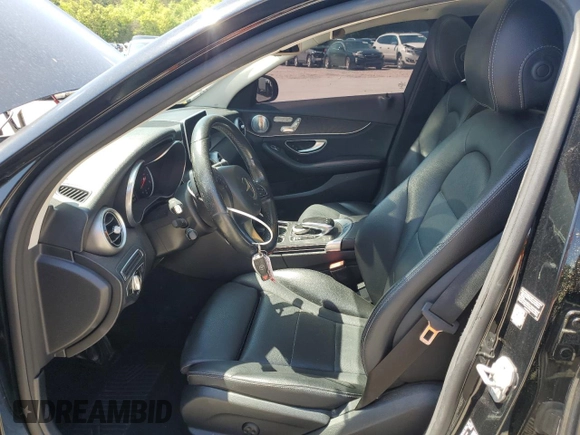 2015 Mercedes-Benz C 300 z VIN 55SWF4JB8FU050489, wystawiony jako Copart lot #52278415 z przebiegiem 125 671 mil mil oraz Szkoda całkowita • Salvage title. Historia ofert i sprzedaży dostępna na DreamBid. Obrazek 7.