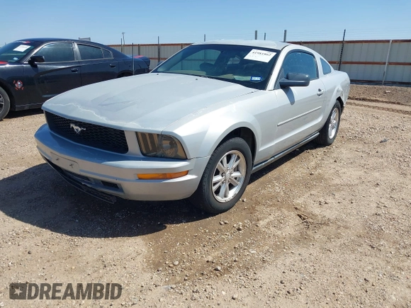 2007 Ford Mustang Deluxe with VIN 1ZVFT80NX75361371, listed as a IAAI auction lot 41981862 with 137,170 mi miles. Bid and sale history available at carsss.com. Image 2.
