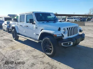 2023 Jeep Gladiator Willys z VIN 1C6HJTAGXPL528674, wystawiony jako IAAI lot #41376339 z przebiegiem 7 102 mil mil oraz . Historia ofert i sprzedaży dostępna na DreamBid. Obrazek 1.