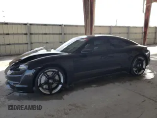 2022 Porsche Taycan z VIN WP0AA2Y1XNSA12181, wystawiony jako Copart lot #45683155 z przebiegiem 25 991 mil mil oraz Nie do naprawy. Historia ofert i sprzedaży dostępna na DreamBid. Obrazek 1.