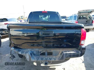 2020 Toyota Tacoma SR z VIN 3TYRZ5CN7LT000455, wystawiony jako IAAI lot #42313072 z przebiegiem 43 815 mil mil oraz . Historia ofert i sprzedaży dostępna na DreamBid. Obrazek 16.