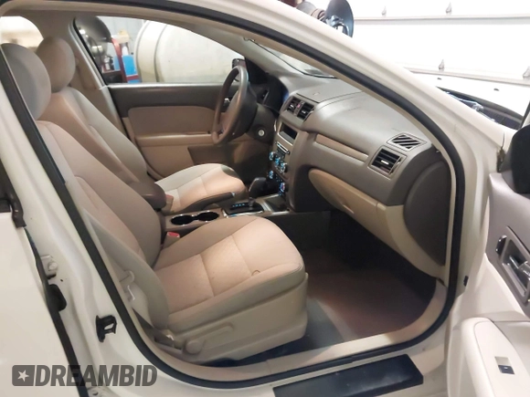 2011 Ford Fusion S with VIN 3FAHP0GA4BR304390, listed as a IAAI auction lot 41729092 with 40,490 mi miles. Bid and sale history available at carsss.com. Image 5.