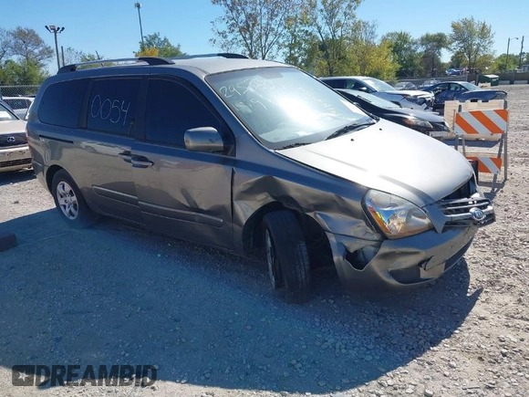 2010 Kia Sedona LX with VIN KNDMG4C34A6357531, listed as a IAAI auction lot 40493225 with 174,529 mi miles. Bid and sale history available at carsss.com. Image 1.