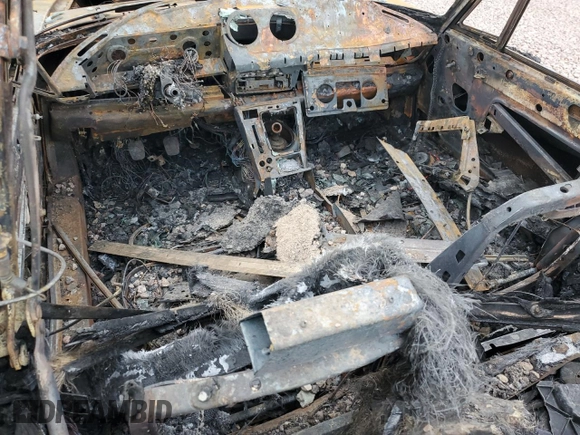 1988 Alfa Romeo Spider z VIN ZARBA5585J1058172, wystawiony jako Copart lot #79445664 z przebiegiem Nie podano mil oraz Nie do naprawy • Non repairable. Historia ofert i sprzedaży dostępna na DreamBid. Obrazek 8.