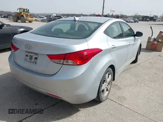 2013 Hyundai Elantra GLS z VIN 5NPDH4AE6DH257524, wystawiony jako IAAI lot #41755876 z przebiegiem 198 554 mil mil oraz . Historia ofert i sprzedaży dostępna na DreamBid. Obrazek 4.