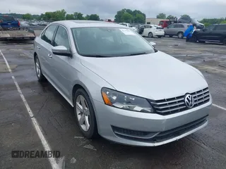 2013 Volkswagen Passat SE z VIN 1VWBN7A3XDC120658, wystawiony jako IAAI lot #42377686 z przebiegiem 99 993 mil mil oraz . Historia ofert i sprzedaży dostępna na DreamBid. Obrazek 1.