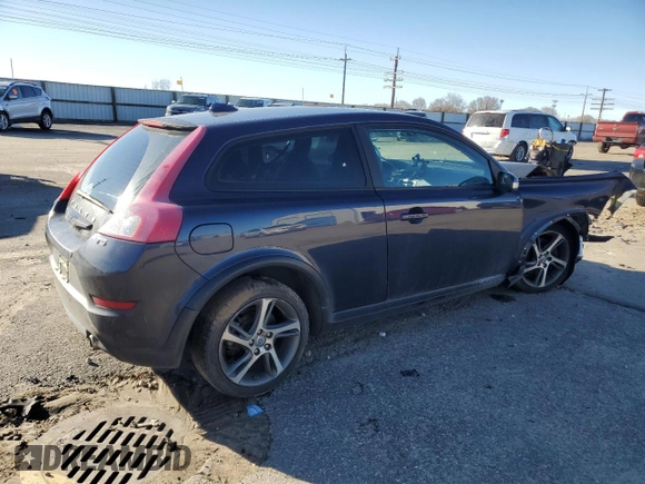 2013 Volvo C30 T5 z VIN YV1672MK9D2303456, wystawiony jako Copart lot #85123614 z przebiegiem 138 807 mil mil oraz Szkody całkowita. Historia ofert i sprzedaży dostępna na DreamBid. Obrazek 3.