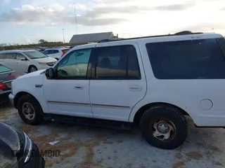 2000 Ford Expedition XLT with VIN 1FMRU1563YLA49729, listed as a IAAI auction lot 40613084 with 1 mi miles. Bid and sale history available at carsss.com. Image 14.