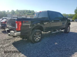 2017 Ford F-250 Lariat z VIN 1FT7W2BT6HEB84309, wystawiony jako Copart lot #57547225 z przebiegiem 150 467 mil mil oraz Szkoda całkowita • Salvage title. Historia ofert i sprzedaży dostępna na DreamBid. Obrazek 3.