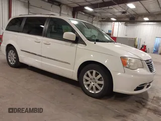 2013 Chrysler Town & Country Touring z VIN 2C4RC1BG6DR780175, wystawiony jako IAAI lot #42162956 z przebiegiem 167 000 mil mil oraz . Historia ofert i sprzedaży dostępna na DreamBid. Obrazek 1.