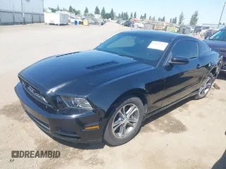 2013 Ford Mustang V6 z VIN 1ZVBP8AM2D5259728, wystawiony jako IAAI lot #42478522 z przebiegiem 179 685 mil mil oraz . Historia ofert i sprzedaży dostępna na DreamBid. Obrazek 22.