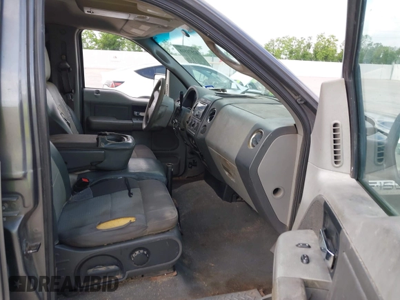 2005 Ford F-150 XLT z VIN 1FTRW12W55KF12801, wystawiony jako IAAI lot #42071518 z przebiegiem 462 561 mil mil oraz . Historia ofert i sprzedaży dostępna na DreamBid. Obrazek 5.