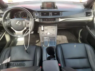 2015 Lexus CT 200h z VIN JTHKD5BHXF2238284, wystawiony jako Copart lot #49530865 z przebiegiem 142 844 mil mil oraz Szkody całkowita. Historia ofert i sprzedaży dostępna na DreamBid. Obrazek 8.