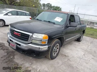 2007 GMC Sierra 1500 Classic SL with VIN 2GTEC13V571163641, listed as a IAAI auction lot 41766795 with 194,582 mi miles. Bid and sale history available at carsss.com. Image 2.
