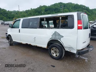 2007 Chevrolet City Express Cargo z VIN 1GNHG39U971212204, wystawiony jako IAAI lot #42296515 z przebiegiem 221 473 mil mil oraz . Historia ofert i sprzedaży dostępna na DreamBid. Obrazek 3.