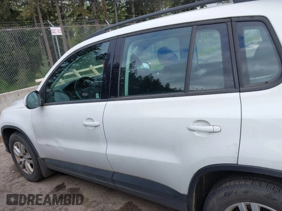 2017 Volkswagen Tiguan S with VIN WVGBV7AX5HK025695, listed as a IAAI auction lot 42071120 with 98,330 mi miles and . Bid and sale history available at DreamBid. Image 15.