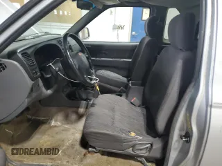 2000 Nissan Frontier XE z VIN 1N6ED26Y2YC369789, wystawiony jako Copart lot #53255695 z przebiegiem 165 792 mil mil oraz Czysty tytuł • Clean title. Historia ofert i sprzedaży dostępna na DreamBid. Obrazek 7.