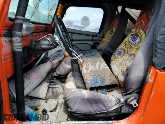 1979 Jeep CJ z VIN J9F93EH832940, wystawiony jako Copart lot #75121864 z przebiegiem Nie podano mil oraz Szkoda całkowita • Salvage title. Historia ofert i sprzedaży dostępna na DreamBid. Obrazek 7.