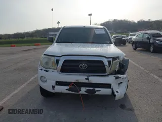 2008 Toyota Tacoma with VIN 5TEUU42N08Z580044, listed as a IAAI auction lot 41904353 with Not Provided miles and . Bid and sale history available at carsss.com. Image 12.