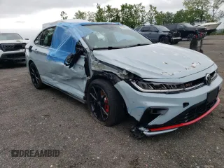 2025 Volkswagen Jetta GLI Autobahn z VIN 3VW2T7BU0SM061533, wystawiony jako Copart lot #57468185 z przebiegiem 175 mil mil oraz Szkody całkowita. Historia ofert i sprzedaży dostępna na DreamBid. Obrazek 4.