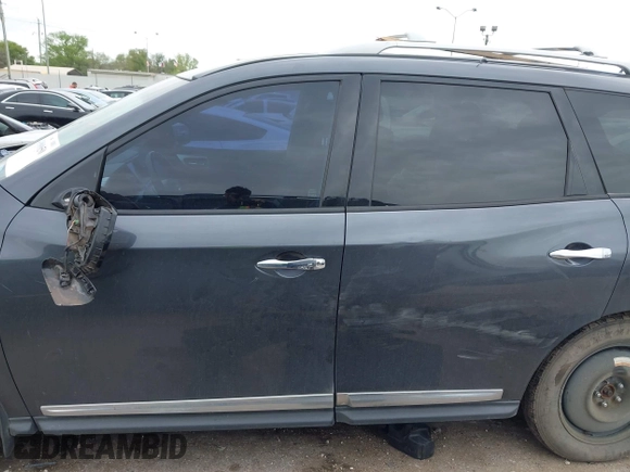 2014 Nissan Pathfinder S z VIN 5N1AR2MM0EC705286, wystawiony jako IAAI lot #41909850 z przebiegiem 136 091 mil mil oraz . Historia ofert i sprzedaży dostępna na DreamBid. Obrazek 15.