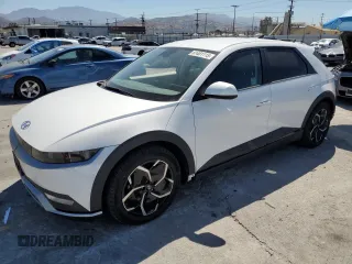 2023 Hyundai Ioniq 5 SE z VIN KM8KM4AE7PU145825, wystawiony jako Copart lot #61481115 z przebiegiem 26 610 mil mil oraz Czysty tytuł • Clean title. Historia ofert i sprzedaży dostępna na DreamBid. Obrazek 1.